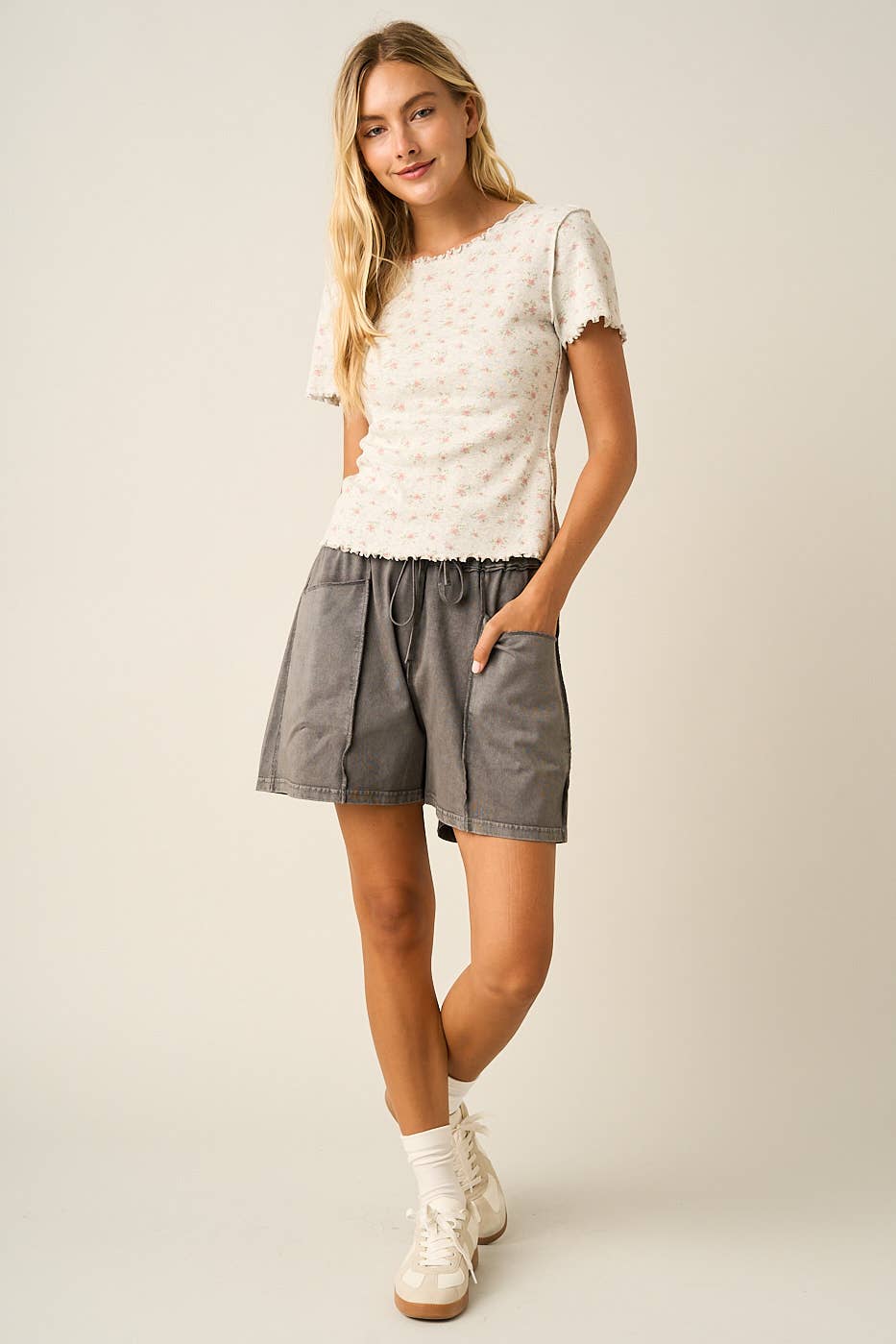 MINERAL WASH SEAM DETAIL PULL ON SHORTS: CHARCOAL