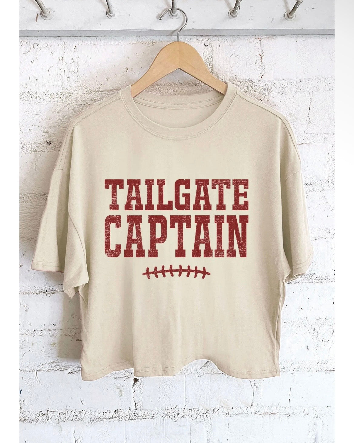 TAILGATE CAPTAIN LONG CROP TEE: NATURAL