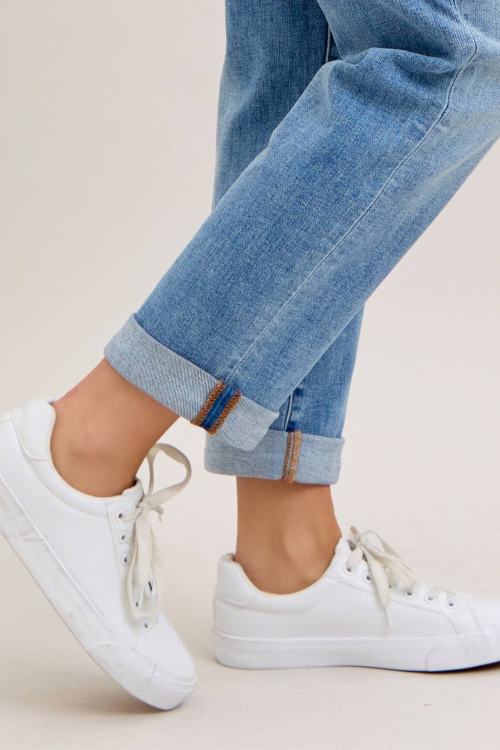 MR Boyfriend: Medium Wash