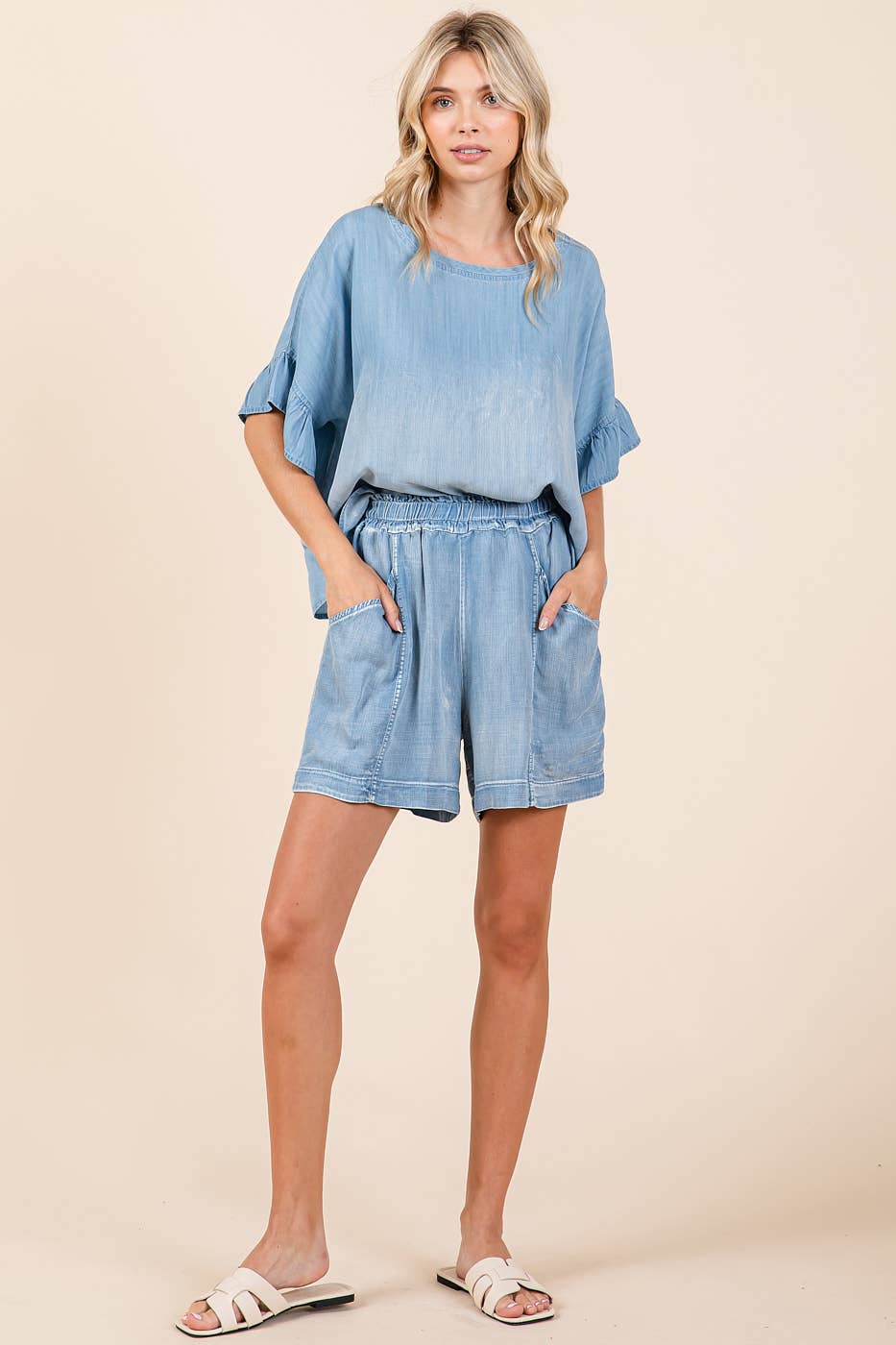 WASHED CHAMBRAY ELASTIC WAIST EASY FIT SHORTS: LT DENIM