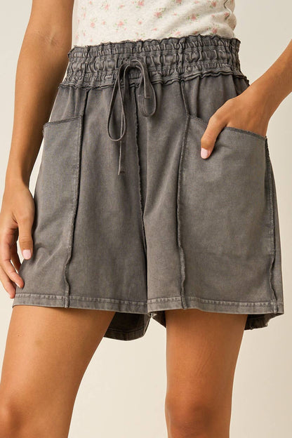 MINERAL WASH SEAM DETAIL PULL ON SHORTS: CHARCOAL