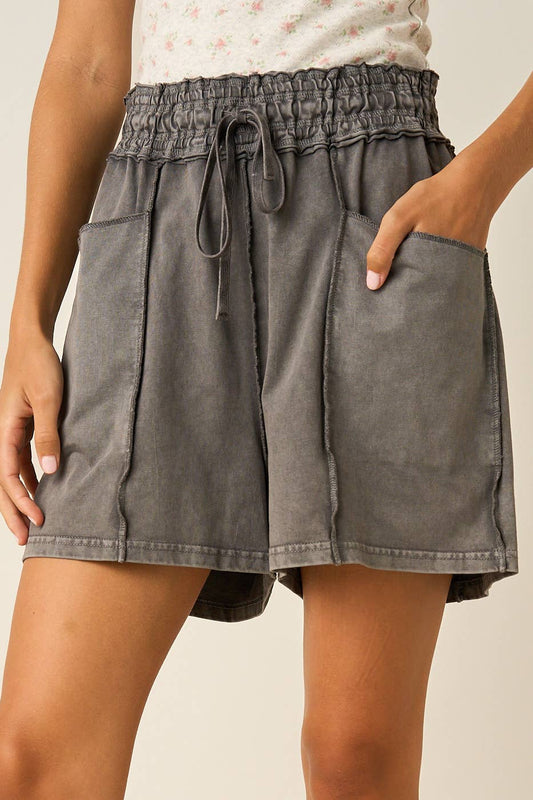 MINERAL WASH SEAM DETAIL PULL ON SHORTS: CHARCOAL