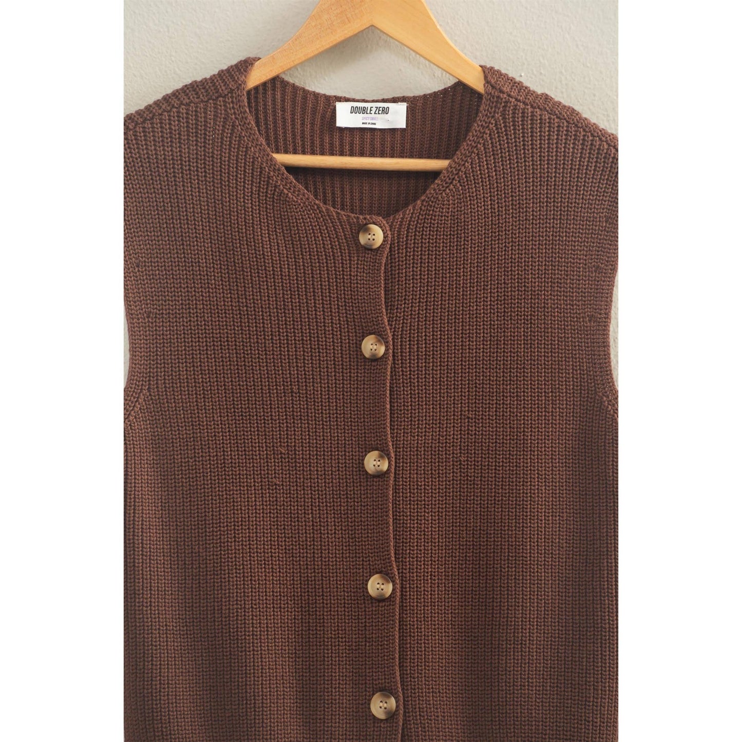 Sleeveless Button-Up Ribbed Vest: CHOCOLATE