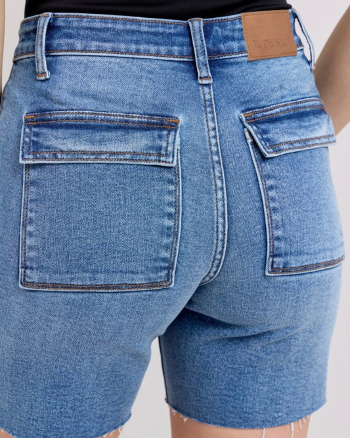 Mid Rise Bermudas With Back Pocket