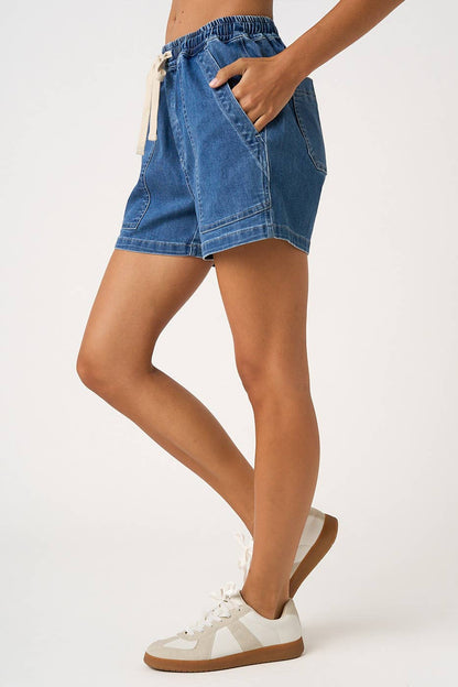 WASHED DENIM DRAWSTRING PATCH POCKET SHORTS: DARK