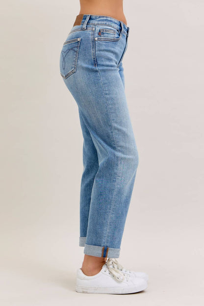 MR Boyfriend: Medium Wash