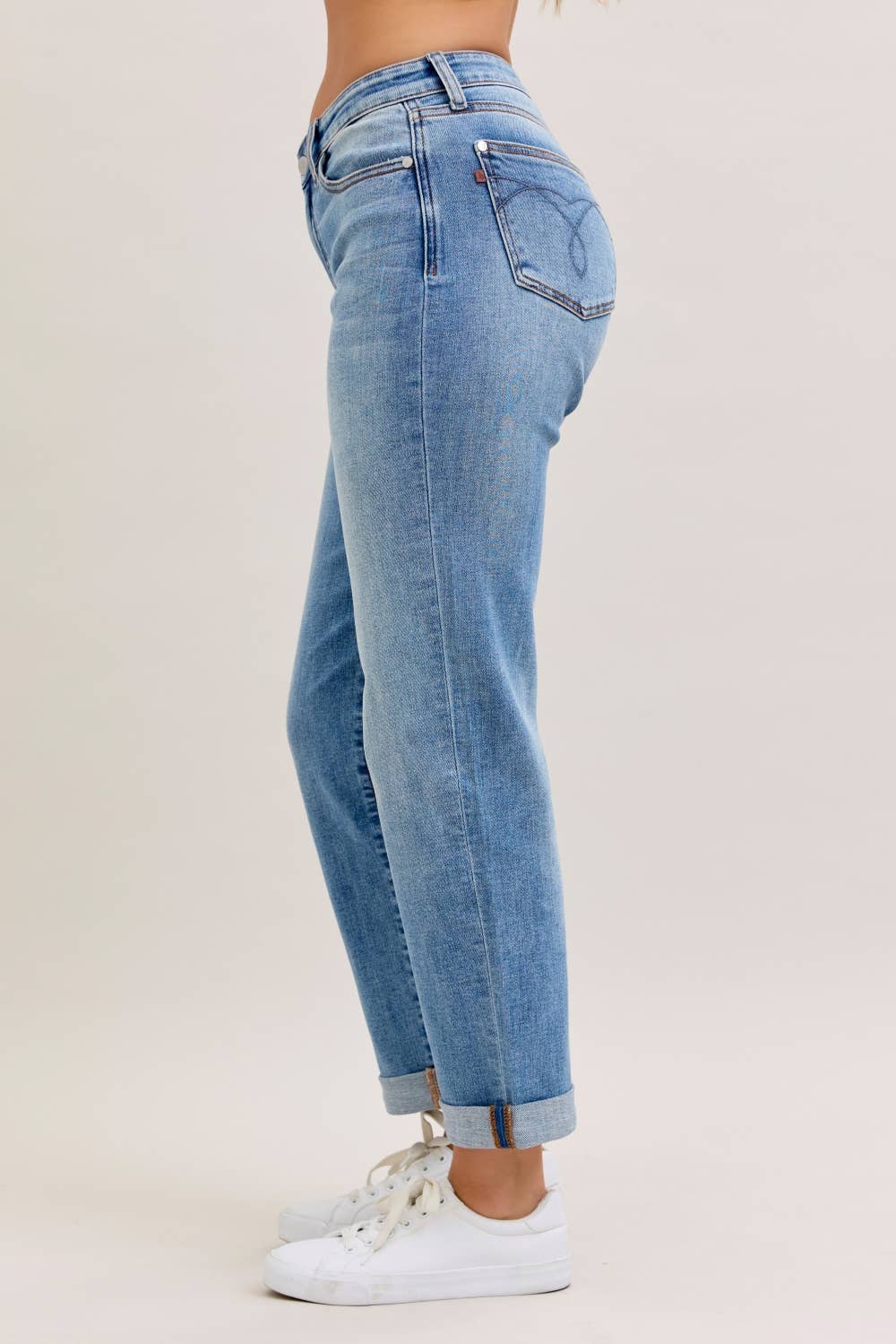 MR Boyfriend: Medium Wash