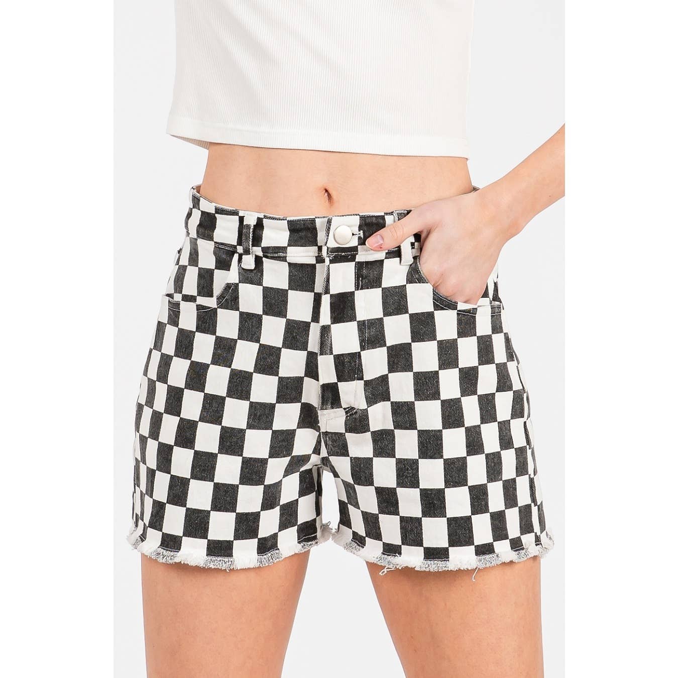 GAME DAY CHECKERED FRAYED HEM CASUAL SHORTS: BLACK