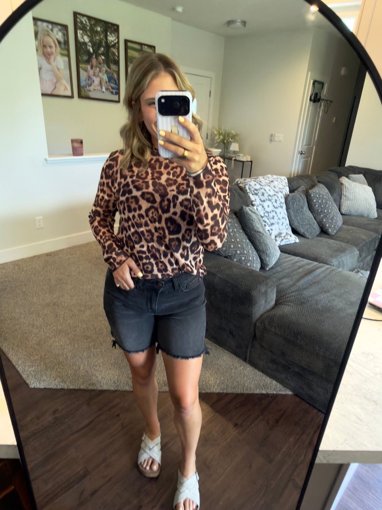 Judy Blue Cut Off 2 Button Dad Shorts: BK