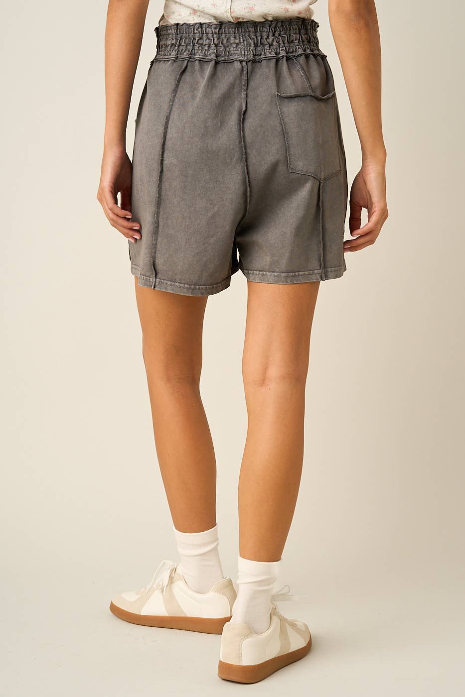 MINERAL WASH SEAM DETAIL PULL ON SHORTS: CHARCOAL