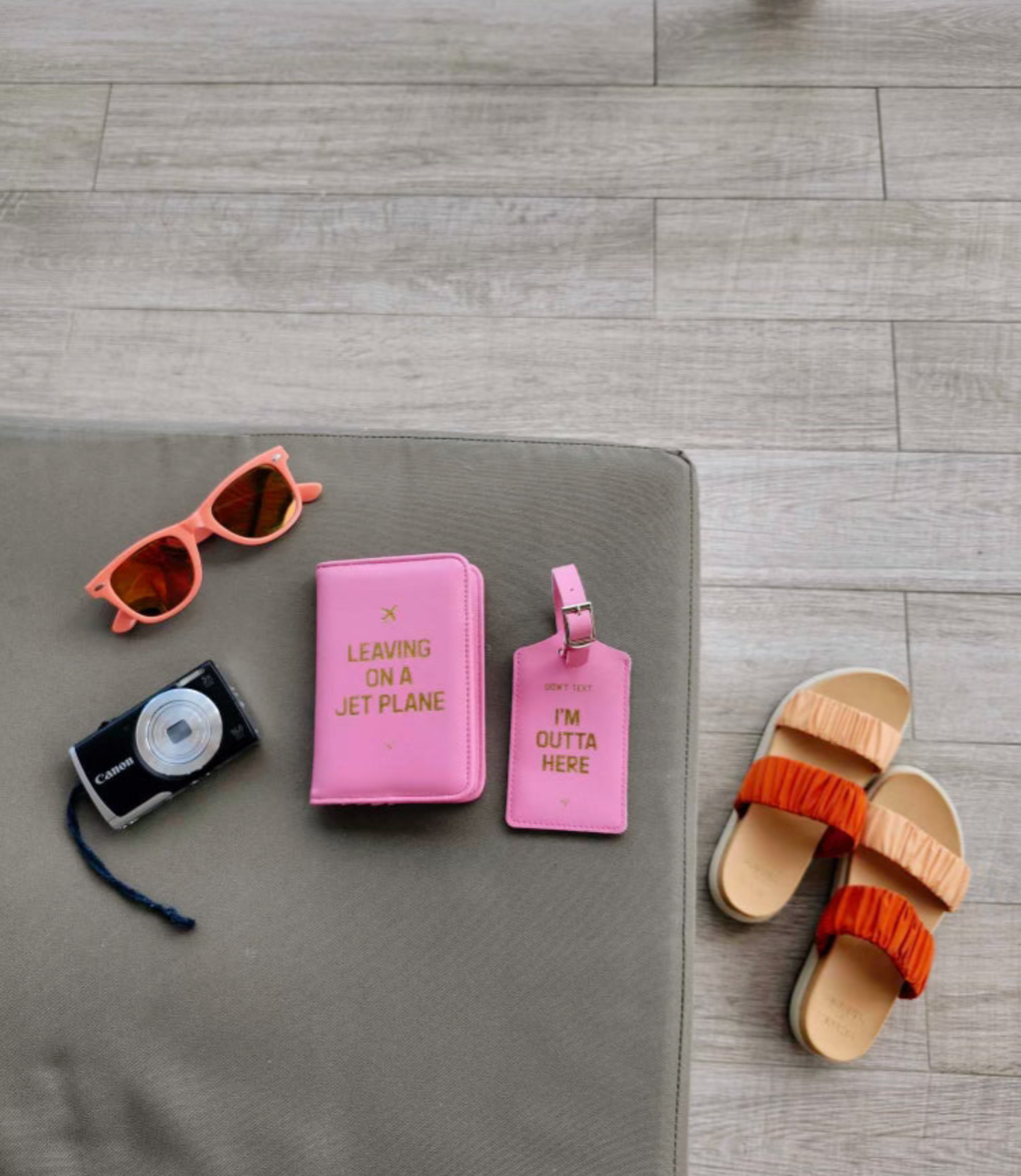 Don't Text I'm Outta Here Luggage Tag Pink