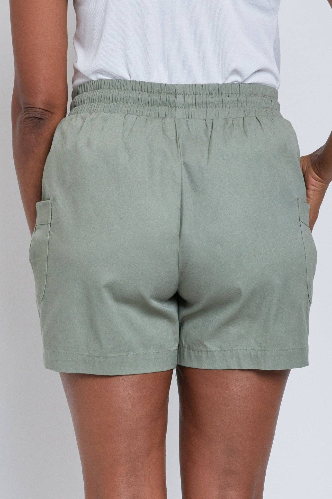 Drawstring Shorts with Pleated Side Pocketsq